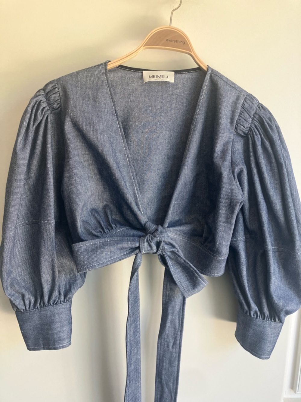MEIMEIJ Crop Blue Denim Look V-Neck Tie Waist Top from Italy, Women’s Size 8
